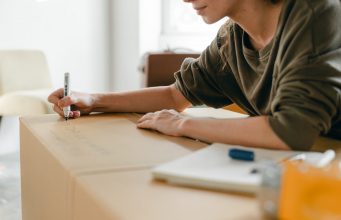 Your Guide to Choosing an International Moving Company Your-Guide-to-Moving-Overseas-A-Checklist